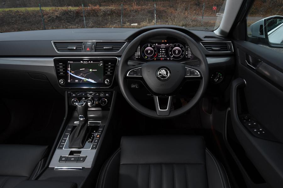 Торпедо Skoda Superb iV Combi (3V) 2019 года  (UK) (фото 3 из 19)